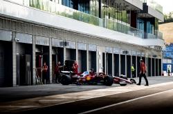 足球直播吧-雷诺车队横扫红牛车队，勒克莱尔刷新纪录