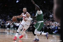 足球直播平台-凯尔特人完胜太阳，布伦森点燃赛场