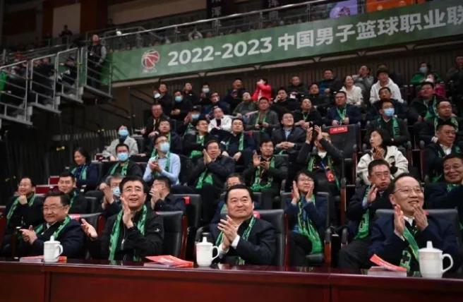 内蒙古男篮主场告捷，榜首稳固的简单介绍