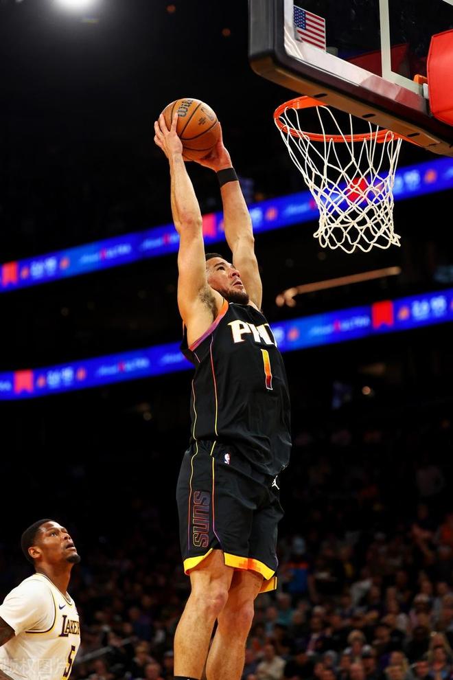 湖人完胜猛龙，布克一己之力扛起全队的简单介绍